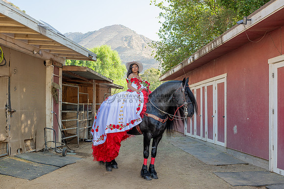 Sabrina Ai Crescencio quinceanera photoshoot photo, video en caballos, Duarte Ca, 323-633-8283, www.gvphotoandvideo.com