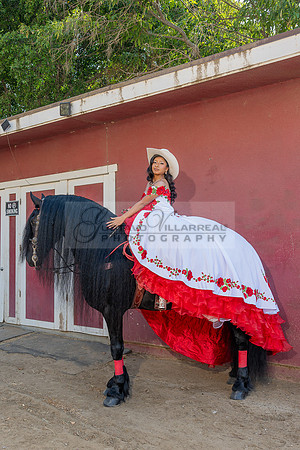 Sabrina Ai Crescencio quinceanera photoshoot photo, video en caballos, Duarte Ca, 323-633-8283, www.gvphotoandvideo.com