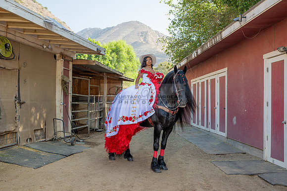Sabrina Ai Crescencio quinceanera photoshoot photo, video en caballos, Duarte Ca, 323-633-8283, www.gvphotoandvideo.com
