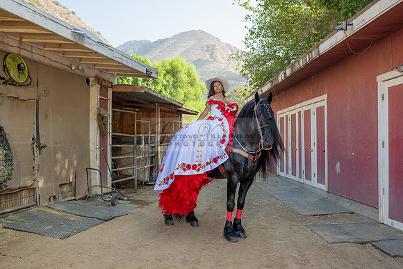 Sabrina Ai Crescencio quinceanera photoshoot photo, video en caballos, Duarte Ca, 323-633-8283, www.gvphotoandvideo.com