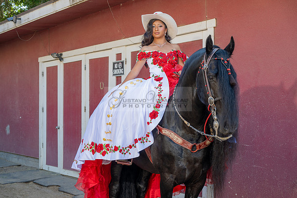 Sabrina Ai Crescencio quinceanera photoshoot photo, video en caballos, Duarte Ca, 323-633-8283, www.gvphotoandvideo.com