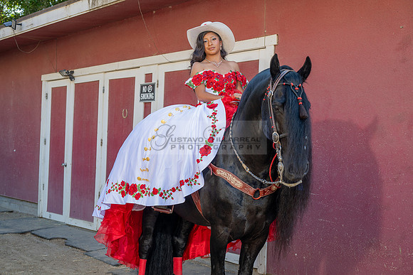 Sabrina Ai Crescencio quinceanera photoshoot photo, video en caballos, Duarte Ca, 323-633-8283, www.gvphotoandvideo.com