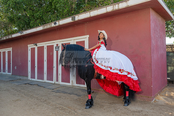 Sabrina Ai Crescencio quinceanera photoshoot photo, video en caballos, Duarte Ca, 323-633-8283, www.gvphotoandvideo.com