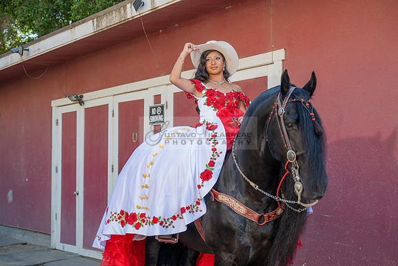Sabrina Ai Crescencio quinceanera photoshoot photo, video en caballos, Duarte Ca, 323-633-8283, www.gvphotoandvideo.com