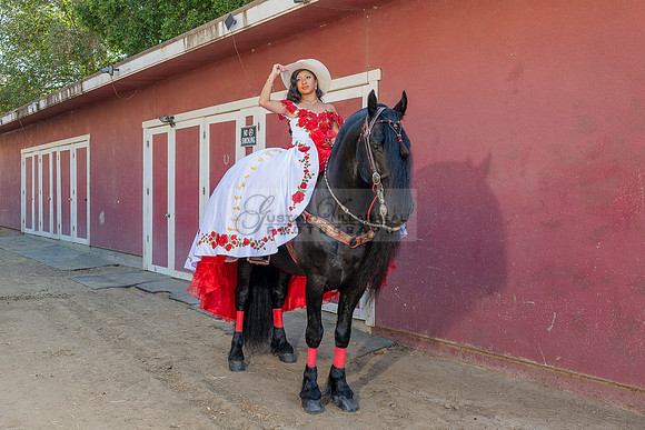 Sabrina Ai Crescencio quinceanera photoshoot photo, video en caballos, Duarte Ca, 323-633-8283, www.gvphotoandvideo.com