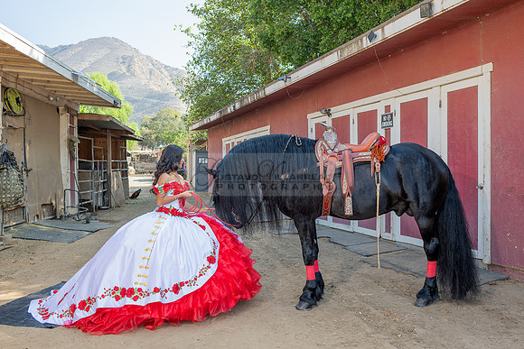 Sabrina Ai Crescencio quinceanera photoshoot photo, video en caballos, Duarte Ca, 323-633-8283, www.gvphotoandvideo.com