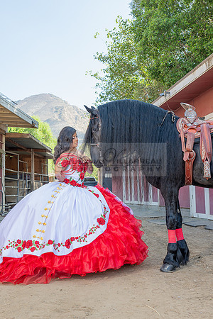 Sabrina Ai Crescencio quinceanera photoshoot photo, video en caballos, Duarte Ca, 323-633-8283, www.gvphotoandvideo.com