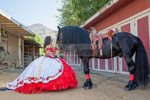 Sabrina Ai Crescencio quinceanera photoshoot photo, video en caballos, Duarte Ca, 323-633-8283, www.gvphotoandvideo.com