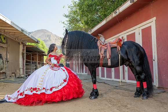 Sabrina Ai Crescencio quinceanera photoshoot photo, video en caballos, Duarte Ca, 323-633-8283, www.gvphotoandvideo.com