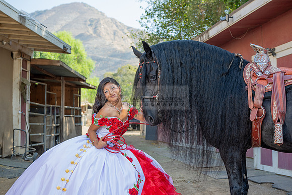 Sabrina Ai Crescencio quinceanera photoshoot photo, video en caballos, Duarte Ca, 323-633-8283, www.gvphotoandvideo.com