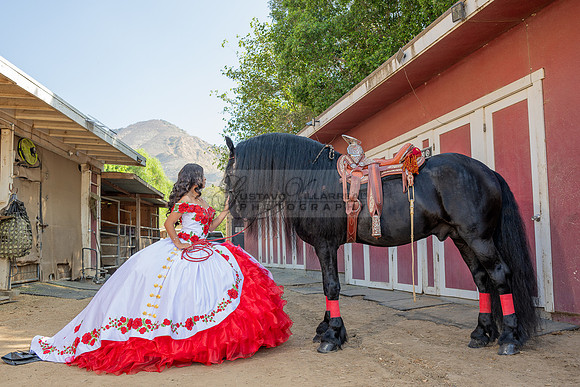 Sabrina Ai Crescencio quinceanera photoshoot photo, video en caballos, Duarte Ca, 323-633-8283, www.gvphotoandvideo.com