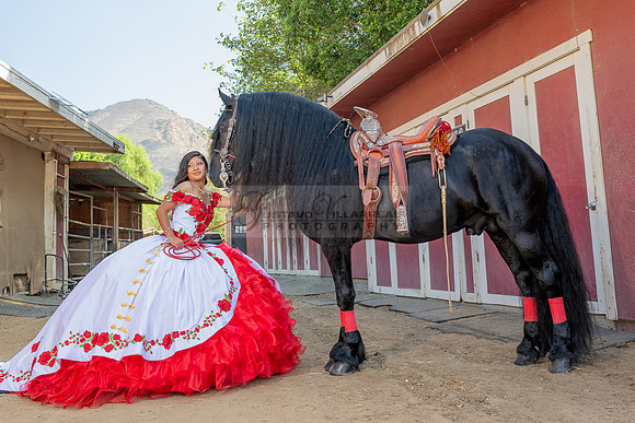 Sabrina Ai Crescencio quinceanera photoshoot photo, video en caballos, Duarte Ca, 323-633-8283, www.gvphotoandvideo.com