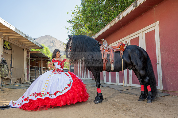 Sabrina Ai Crescencio quinceanera photoshoot photo, video en caballos, Duarte Ca, 323-633-8283, www.gvphotoandvideo.com