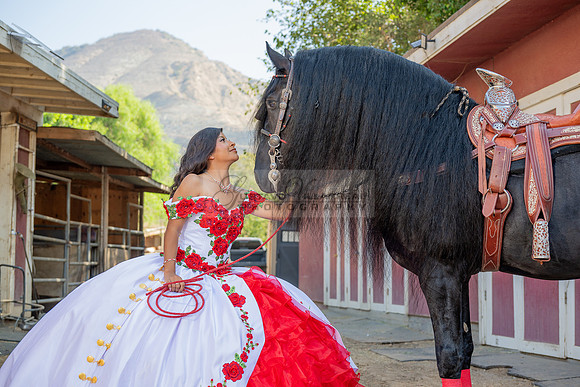 Sabrina Ai Crescencio quinceanera photoshoot photo, video en caballos, Duarte Ca, 323-633-8283, www.gvphotoandvideo.com