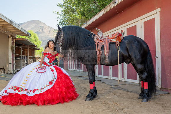 Sabrina Ai Crescencio quinceanera photoshoot photo, video en caballos, Duarte Ca, 323-633-8283, www.gvphotoandvideo.com