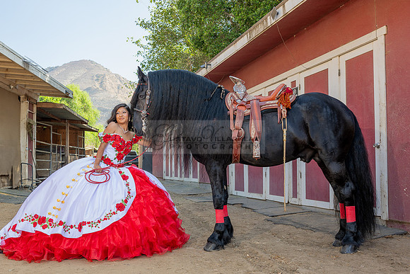 Sabrina Ai Crescencio quinceanera photoshoot photo, video en caballos, Duarte Ca, 323-633-8283, www.gvphotoandvideo.com