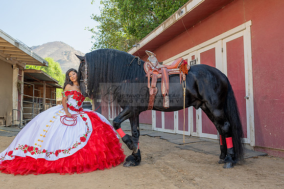 Sabrina Ai Crescencio quinceanera photoshoot photo, video en caballos, Duarte Ca, 323-633-8283, www.gvphotoandvideo.com
