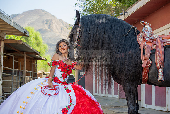 Sabrina Ai Crescencio quinceanera photoshoot photo, video en caballos, Duarte Ca, 323-633-8283, www.gvphotoandvideo.com