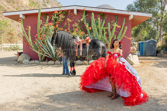 Sabrina Ai Crescencio quinceanera photoshoot photo, video en caballos, Duarte Ca, 323-633-8283, www.gvphotoandvideo.com