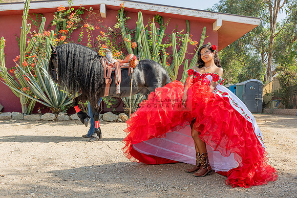 Sabrina Ai Crescencio quinceanera photoshoot photo, video en caballos, Duarte Ca, 323-633-8283, www.gvphotoandvideo.com