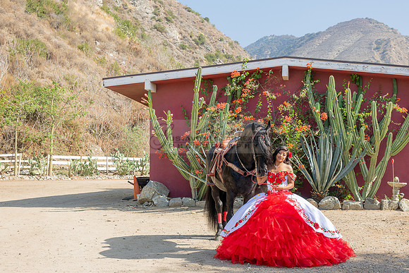 Sabrina Ai Crescencio quinceanera photoshoot photo, video en caballos, Duarte Ca, 323-633-8283, www.gvphotoandvideo.com