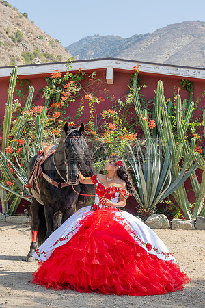 Sabrina Ai Crescencio quinceanera photoshoot photo, video en caballos, Duarte Ca, 323-633-8283, www.gvphotoandvideo.com
