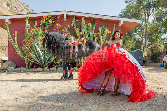 Sabrina Ai Crescencio quinceanera photoshoot photo, video en caballos, Duarte Ca, 323-633-8283, www.gvphotoandvideo.com