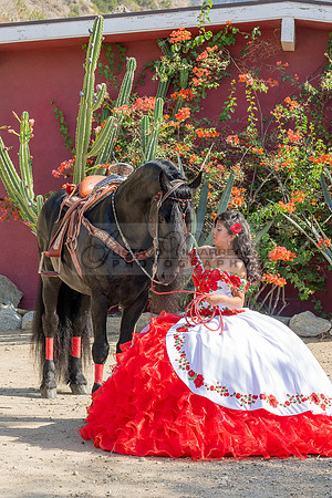 Sabrina Ai Crescencio quinceanera photoshoot photo, video en caballos, Duarte Ca, 323-633-8283, www.gvphotoandvideo.com