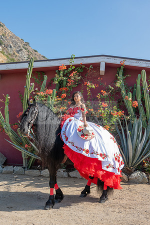 Sabrina Ai Crescencio quinceanera photoshoot photo, video en caballos, Duarte Ca, 323-633-8283, www.gvphotoandvideo.com