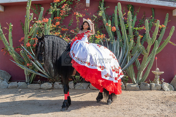 Sabrina Ai Crescencio quinceanera photoshoot photo, video en caballos, Duarte Ca, 323-633-8283, www.gvphotoandvideo.com