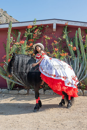 Sabrina Ai Crescencio quinceanera photoshoot photo, video en caballos, Duarte Ca, 323-633-8283, www.gvphotoandvideo.com