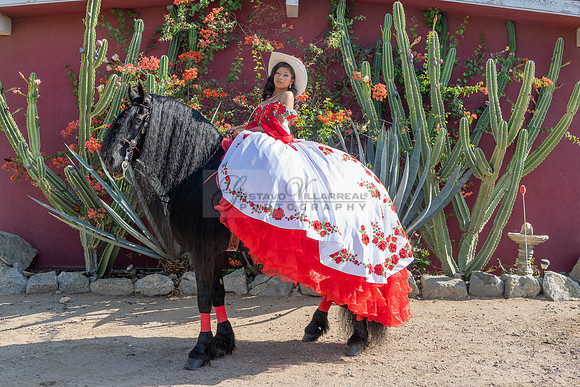 Sabrina Ai Crescencio quinceanera photoshoot photo, video en caballos, Duarte Ca, 323-633-8283, www.gvphotoandvideo.com