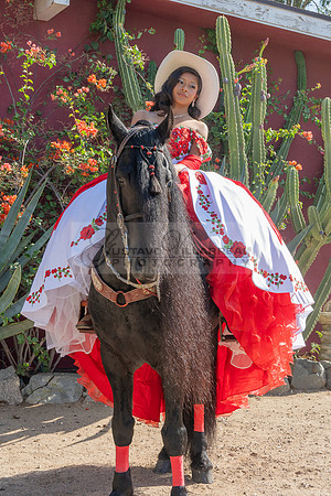 Sabrina Ai Crescencio quinceanera photoshoot photo, video en caballos, Duarte Ca, 323-633-8283, www.gvphotoandvideo.com