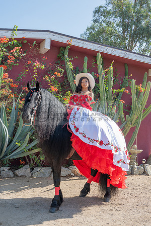 Sabrina Ai Crescencio quinceanera photoshoot photo, video en caballos, Duarte Ca, 323-633-8283, www.gvphotoandvideo.com