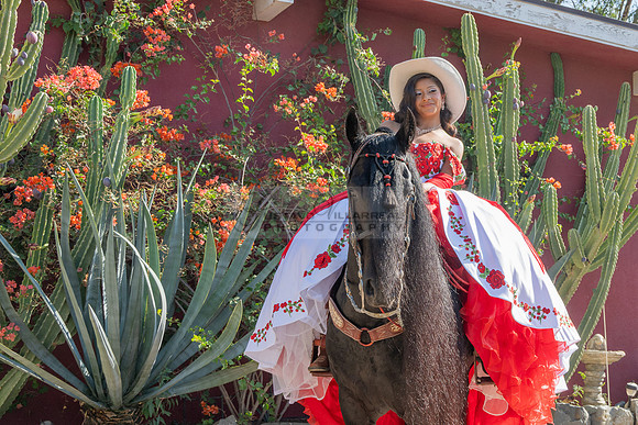 Sabrina Ai Crescencio quinceanera photoshoot photo, video en caballos, Duarte Ca, 323-633-8283, www.gvphotoandvideo.com
