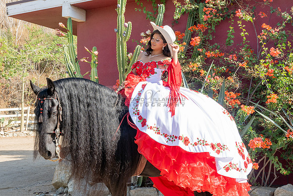 Sabrina Ai Crescencio quinceanera photoshoot photo, video en caballos, Duarte Ca, 323-633-8283, www.gvphotoandvideo.com