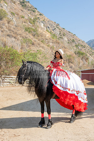 Sabrina Ai Crescencio quinceanera photoshoot photo, video en caballos, Duarte Ca, 323-633-8283, www.gvphotoandvideo.com