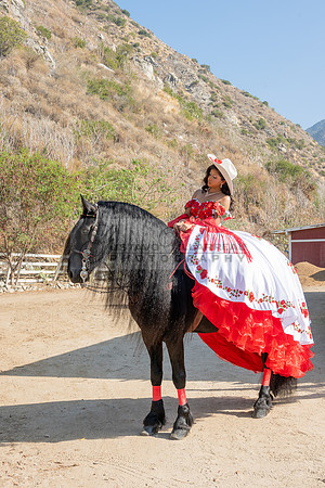 Sabrina Ai Crescencio quinceanera photoshoot photo, video en caballos, Duarte Ca, 323-633-8283, www.gvphotoandvideo.com