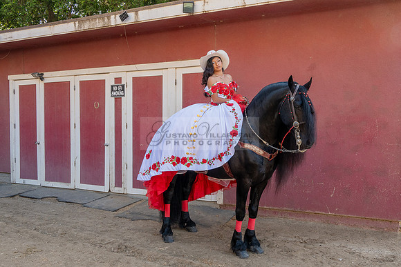 Sabrina Ai Crescencio quinceanera photoshoot photo, video en caballos, Duarte Ca, 323-633-8283, www.gvphotoandvideo.com