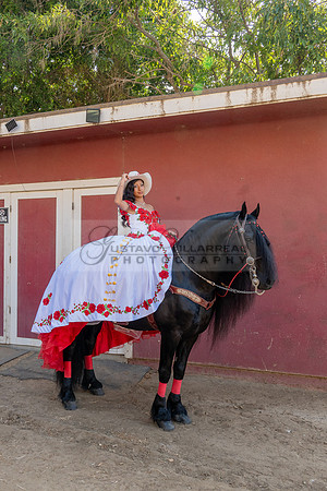 Sabrina Ai Crescencio quinceanera photoshoot photo, video en caballos, Duarte Ca, 323-633-8283, www.gvphotoandvideo.com