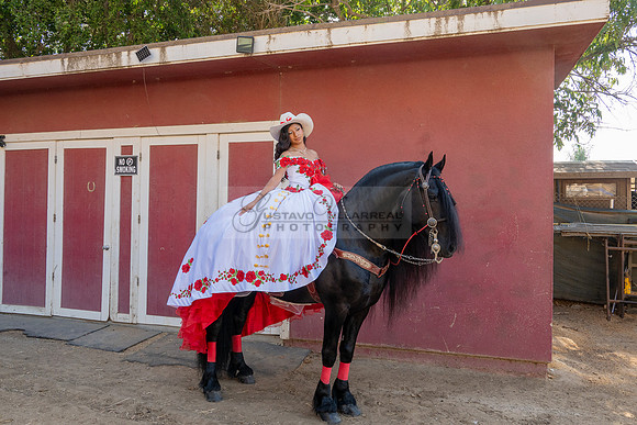 Sabrina Ai Crescencio quinceanera photoshoot photo, video en caballos, Duarte Ca, 323-633-8283, www.gvphotoandvideo.com