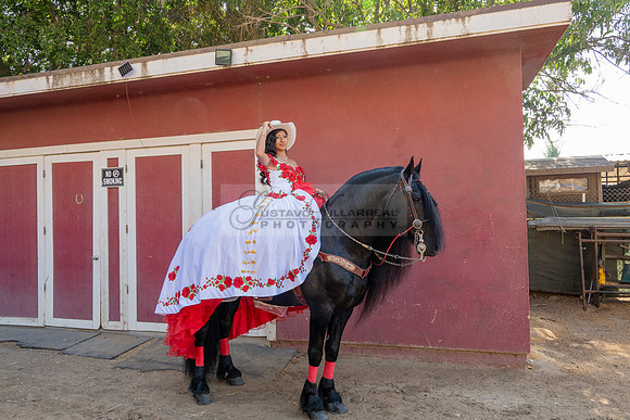 Sabrina Ai Crescencio quinceanera photoshoot photo, video en caballos, Duarte Ca, 323-633-8283, www.gvphotoandvideo.com