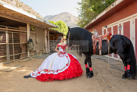 Sabrina Ai Crescencio quinceanera photoshoot photo, video en caballos, Duarte Ca, 323-633-8283, www.gvphotoandvideo.com