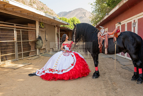 Sabrina Ai Crescencio quinceanera photoshoot photo, video en caballos, Duarte Ca, 323-633-8283, www.gvphotoandvideo.com