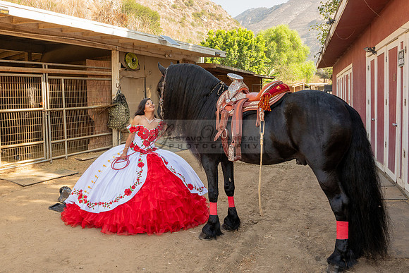 Sabrina Ai Crescencio quinceanera photoshoot photo, video en caballos, Duarte Ca, 323-633-8283, www.gvphotoandvideo.com