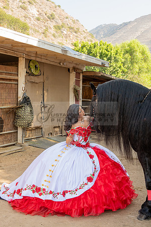 Sabrina Ai Crescencio quinceanera photoshoot photo, video en caballos, Duarte Ca, 323-633-8283, www.gvphotoandvideo.com