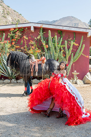 Sabrina Ai Crescencio quinceanera photoshoot photo, video en caballos, Duarte Ca, 323-633-8283, www.gvphotoandvideo.com