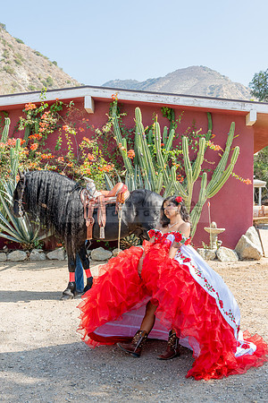 Sabrina Ai Crescencio quinceanera photoshoot photo, video en caballos, Duarte Ca, 323-633-8283, www.gvphotoandvideo.com
