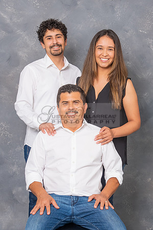 Andres family portraits, fotos de familia en Whittier Ca, 323-633-8283, www.gvphotoandvideo.com