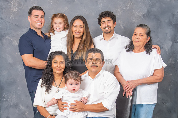 Andres family portraits, fotos de familia en Whittier Ca, 323-633-8283, www.gvphotoandvideo.com